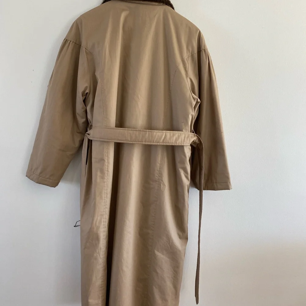 Vintage Tan Trench Coat with Belted Waist and Long Sleeves - Made in Canada - Picture 6 of 10